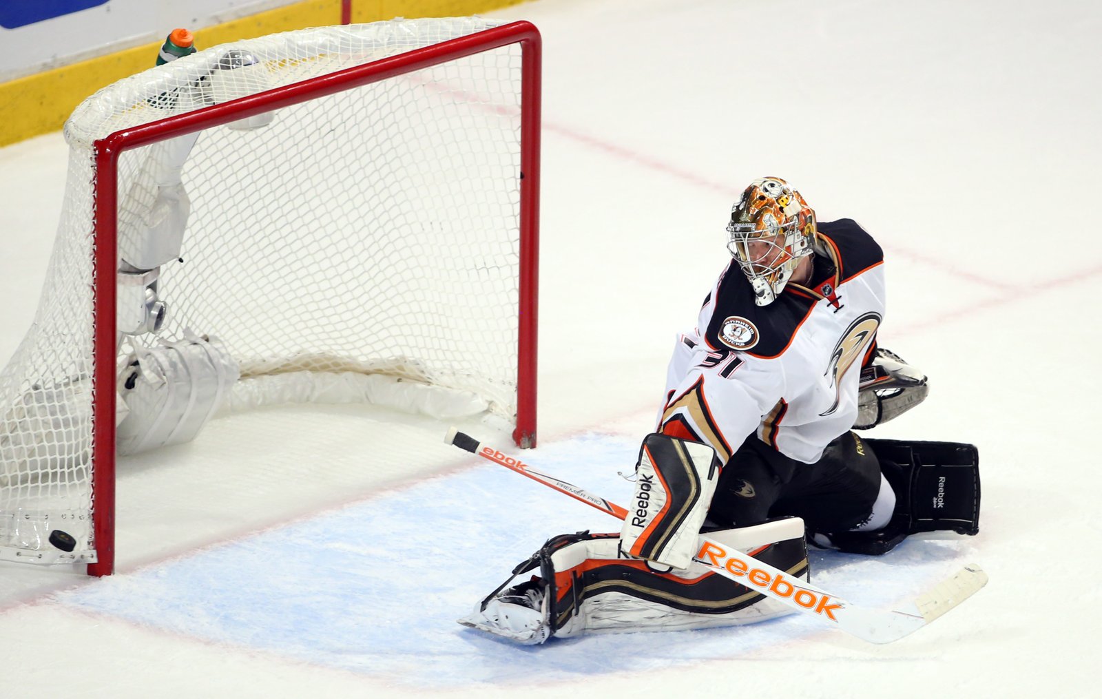 Fated to Pretend: Ducks 2, Blackhawks 1 (Ducks lead series 2-1)